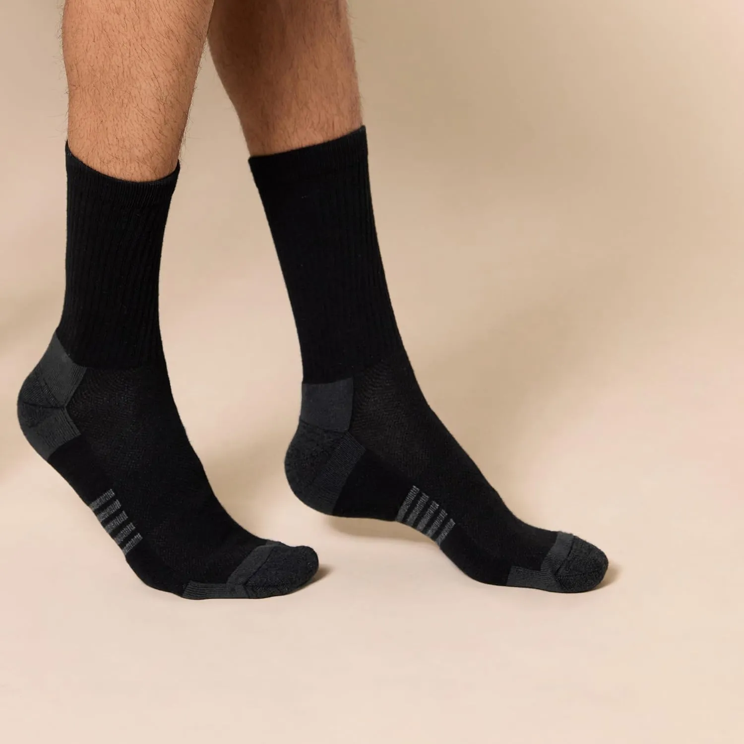 Amazon Essentials Men's Performance Cotton Moisture Control Socks, Athletic Crew, Breathable, 6 Pairs